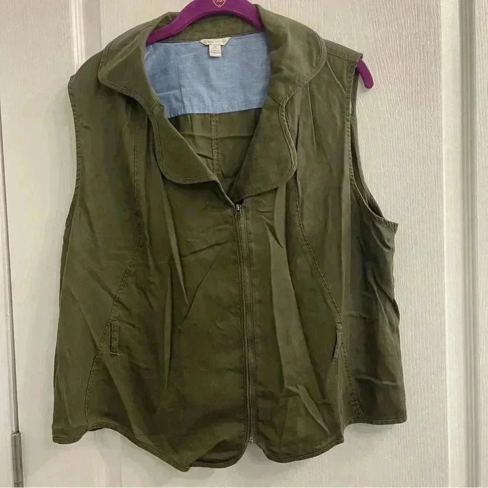 Vest with Mid Zip Front Closure - Picture 3 of 8